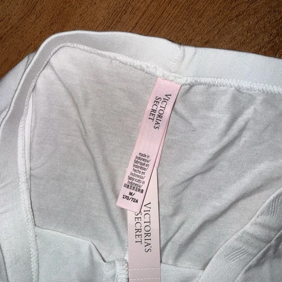 NWT Victoria’s Secret Set - Picture 6 of 6